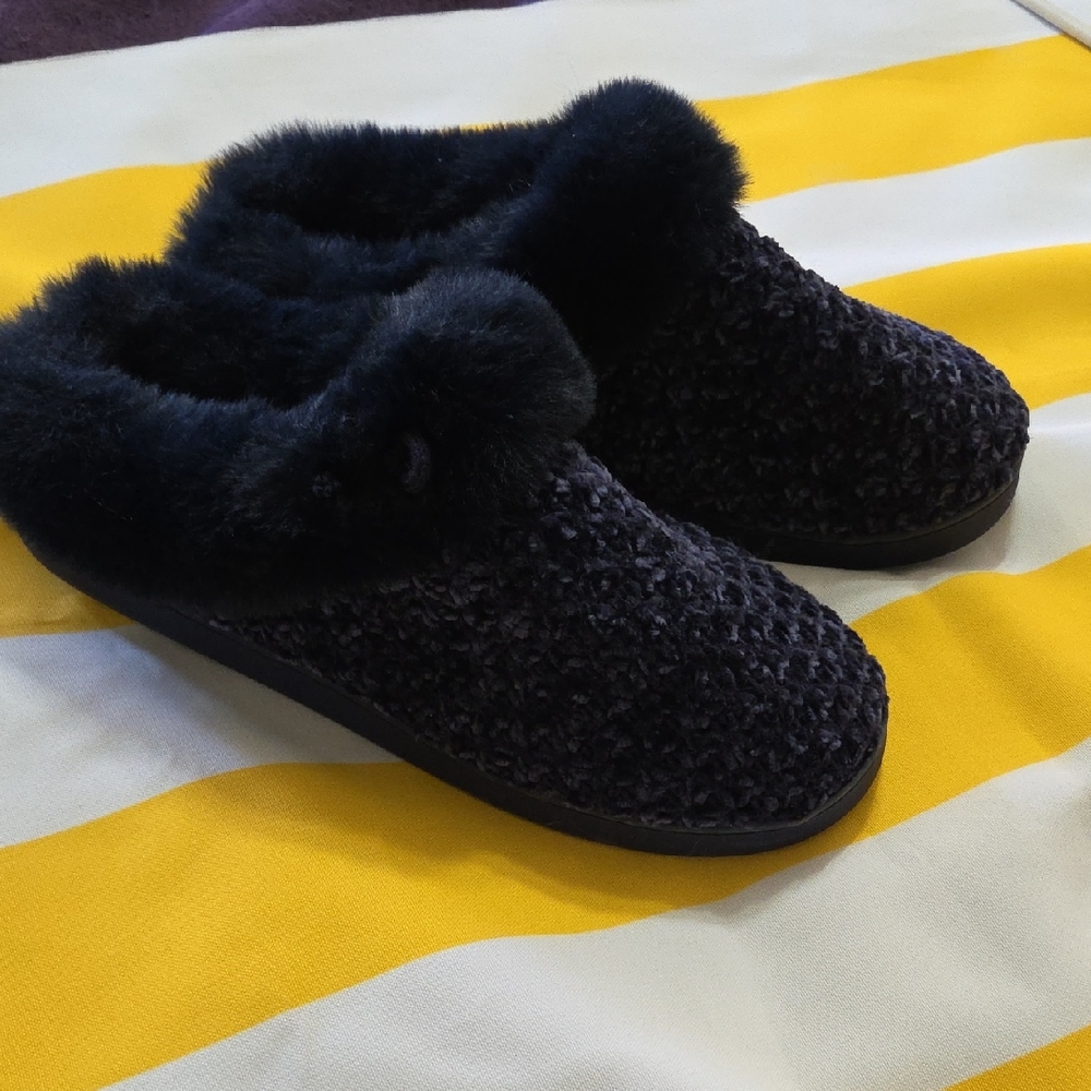 Cuddl Duds Women's Navy Faux-Fur Clog Slippers